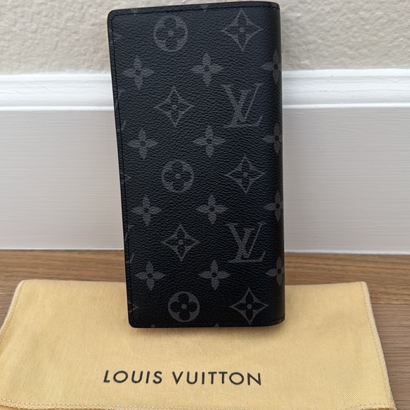 NEW Limited Edition LOUIS VUITTON Monogram Eclipse
Portefeuille Brazza Wallet - Picture 2 of 7